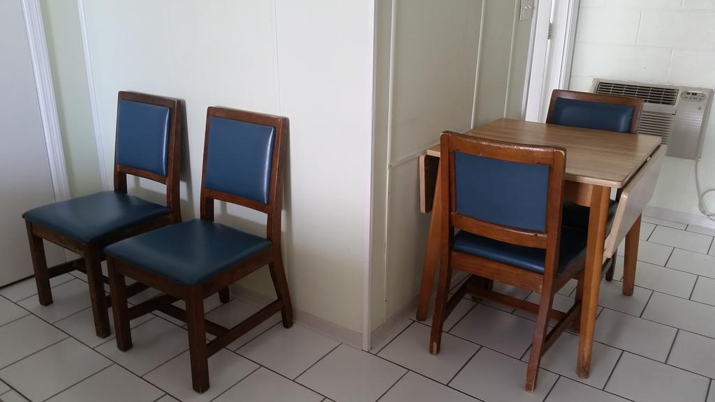 מירטל ביץ' Vancouver Motel מראה חיצוני תמונה
